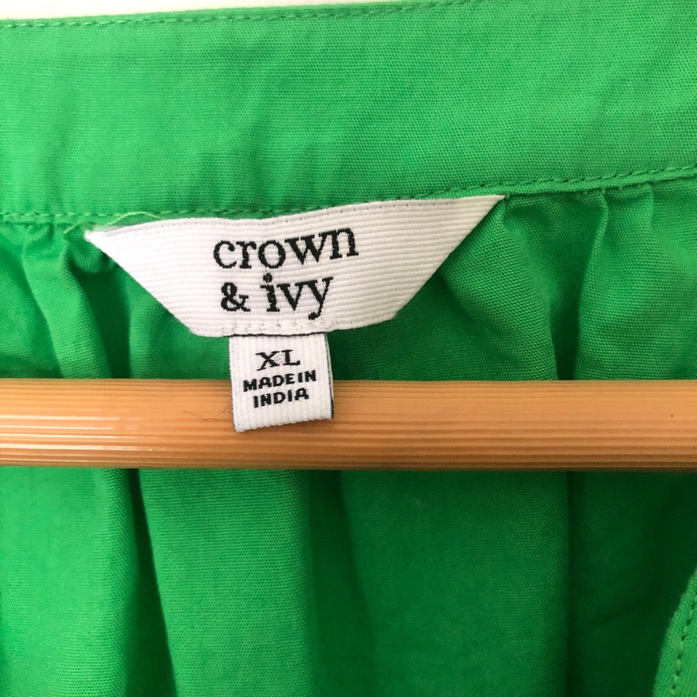 Crown & Ivy green embroidered top XL - Picture 3 of 4